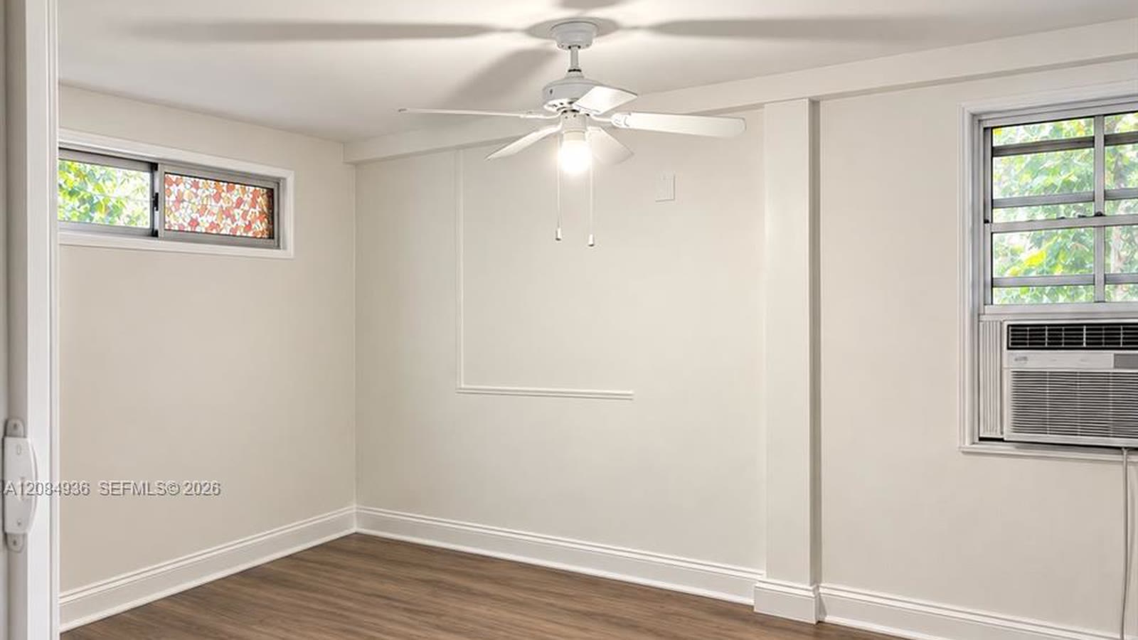 Room with garden windows at 4790 SW 65th Avenue unit 4, Davie